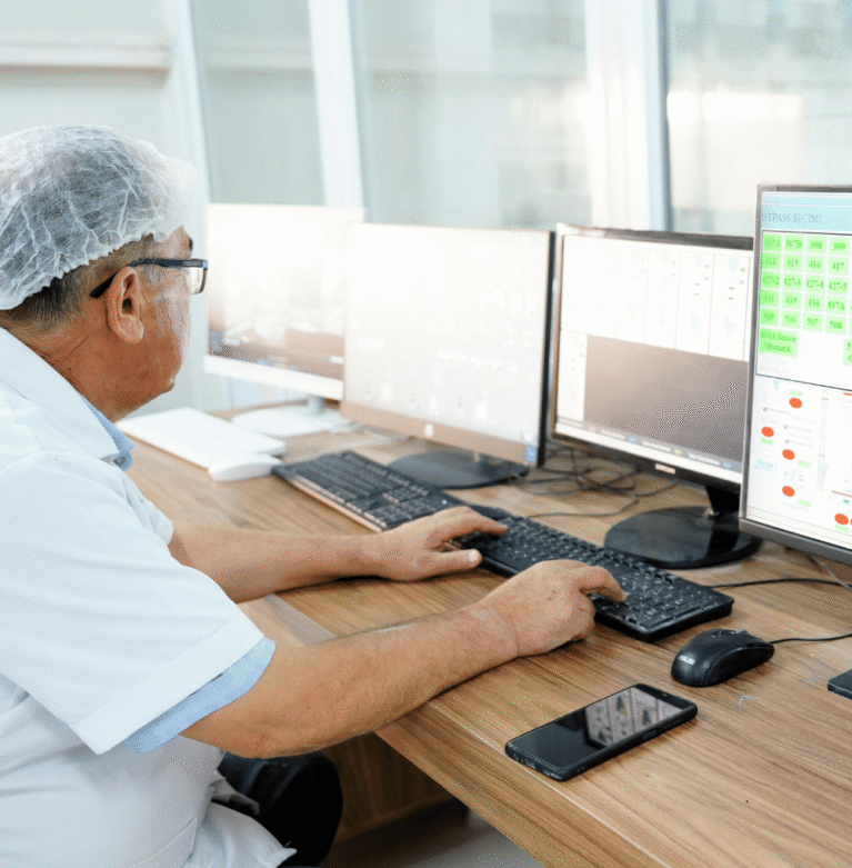 Gıda sanayisi ve tarımsal hammaddeler, son yıllarda hem üretim teknolojileri hem de küresel ticaret dinamikleri açısından hızlı bir dönüşüm sürecinden geçmektedir. Corntrade olarak, Mardin ve çevresinde yetiştirilen kaliteli mısırların modern tesislerde işlenmesiyle elde edilen ürünlerimizi yalnızca bugünün değil, geleceğin ihtiyaçlarını da gözeterek üretmeye devam ediyoruz.